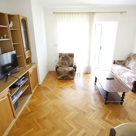 Large Gardens 2 Apartment Bibinje