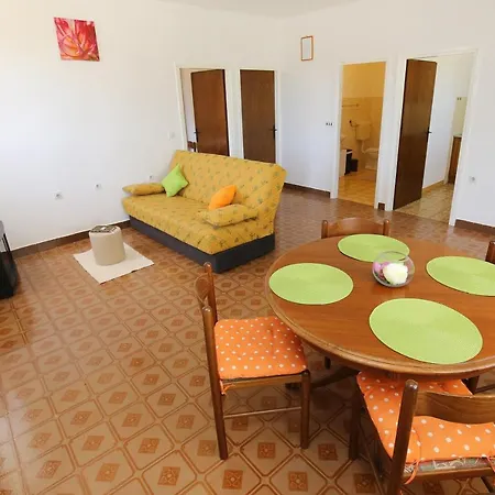 Large Gardens 2 Apartment Bibinje