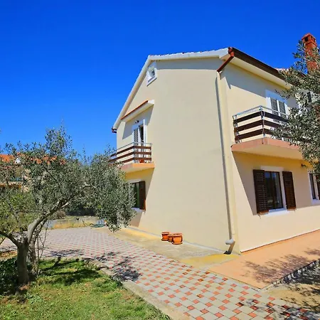 Apartment Large Gardens 2 *