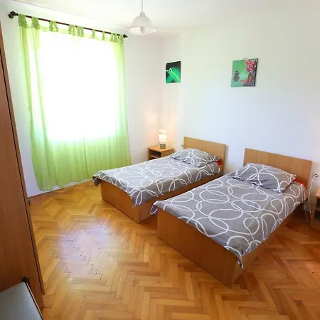 Apartment Large Gardens 2 *