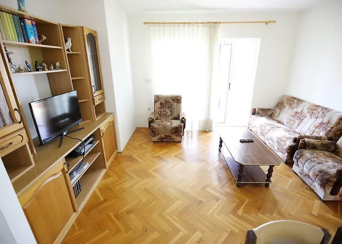 Large Gardens 2 아파트 비빈제